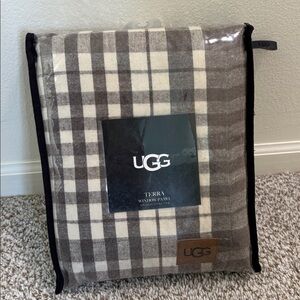 UGG Terra window panel x2